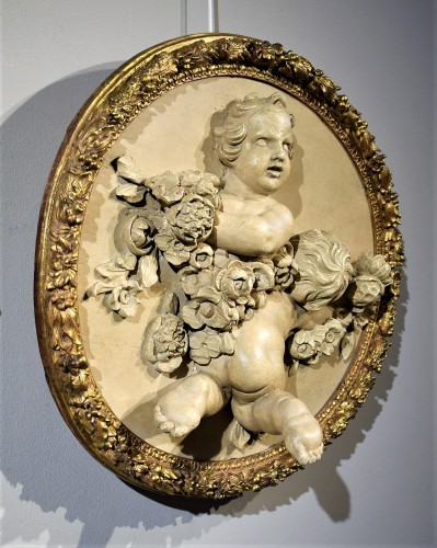 XVIIIe siècle - Paire de frises ovales en bois sculpté et laqué d'époque Louis XV